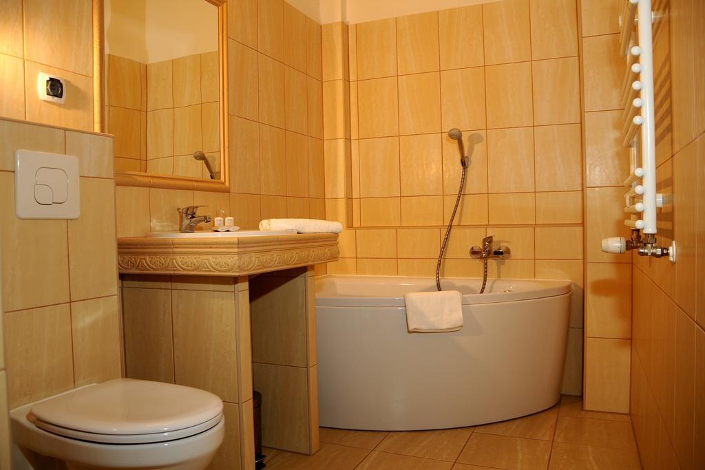 Folwark Stara Winiarnia Hotell Mszana Dolna Rum bild