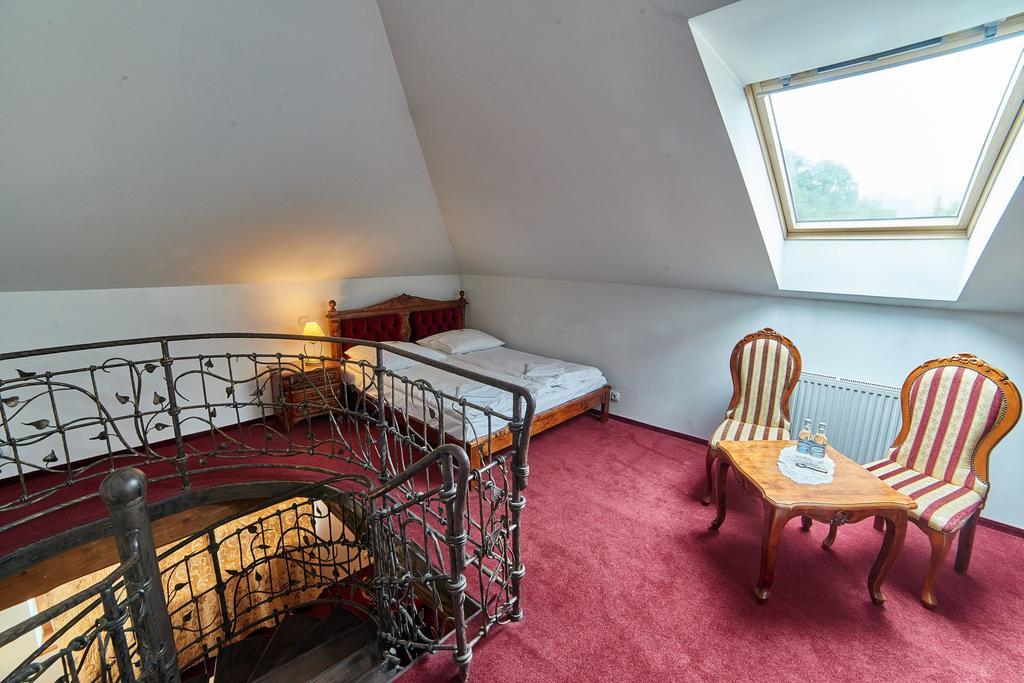 Folwark Stara Winiarnia Hotell Mszana Dolna Exteriör bild