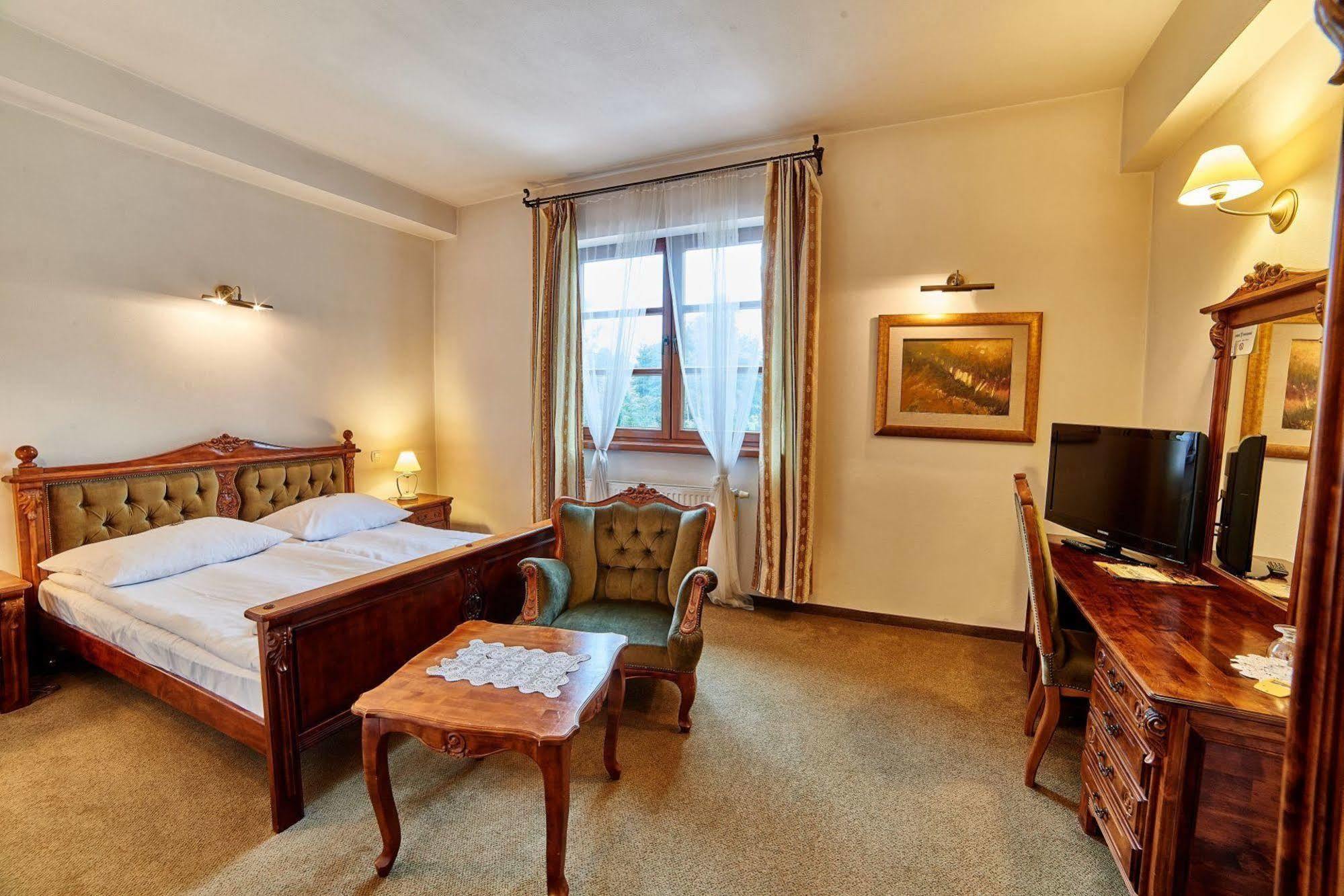 Folwark Stara Winiarnia Hotell Mszana Dolna Exteriör bild